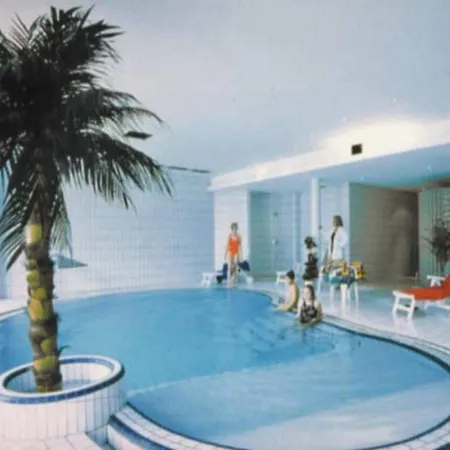 Mit Inklusive Angebot Und Pool Runding